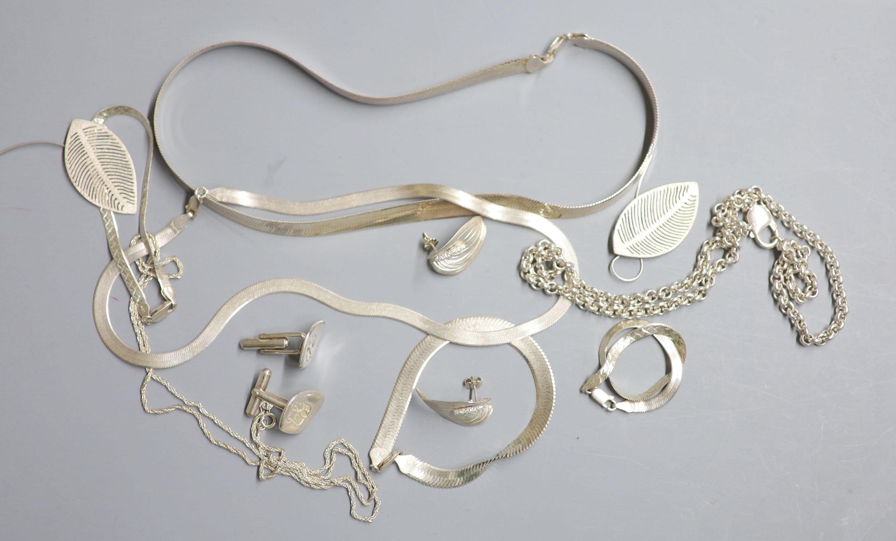Assorted modern 925 and white metal jewellery